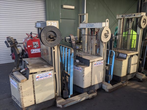 Assortment of Crown 30WRT102 - suit repair
